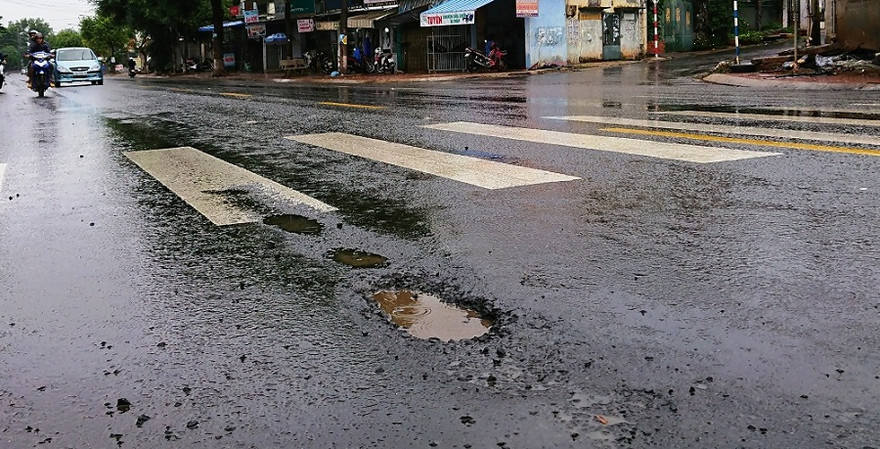 Đường Đinh Tiên Hoàng khi chưa sửa chữa