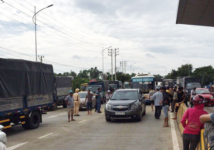 Dân vây trạm BOT của công ty Cico 501 ngày 2/7 vừa qua