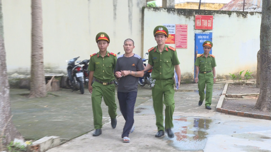 Tuấn tại cơ quan điều tra