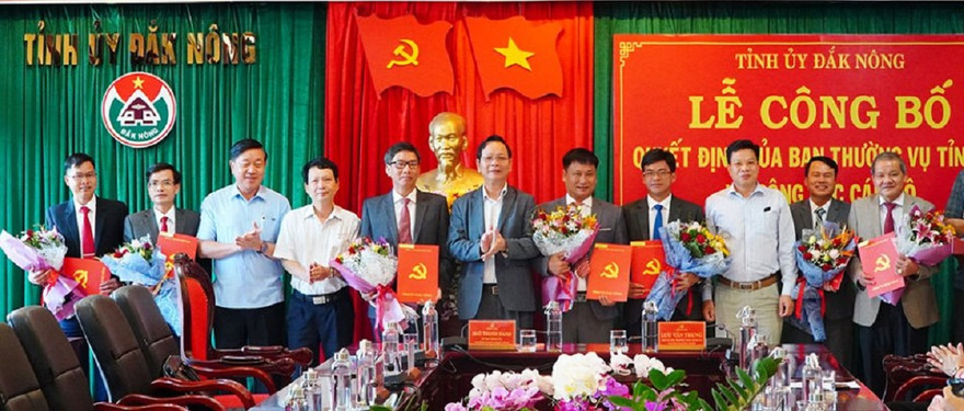 Toàn cảnh buổi lễ công bố công tác cán bộ (ảnh báo Đắk Nông)