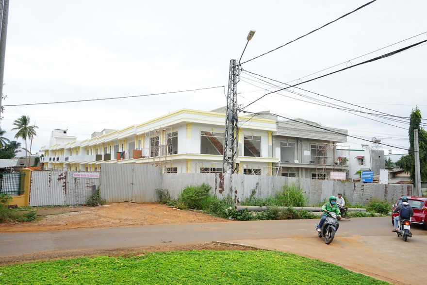 Dãy nhà ở xã hội đường Y Ơn xây dựng như không có người quản lý