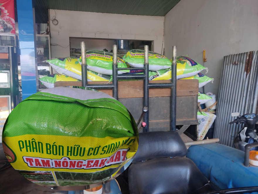 Dù chưa được cấp phép sản xuất, nhưng sản phẩm phân bón của Cty Tam Nông lại xuất hiện trên thị trường