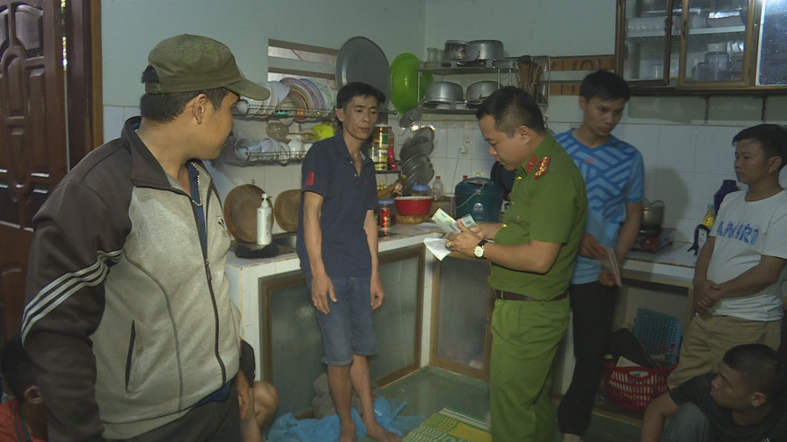 Nhóm đối tượng bị bắt quả tang