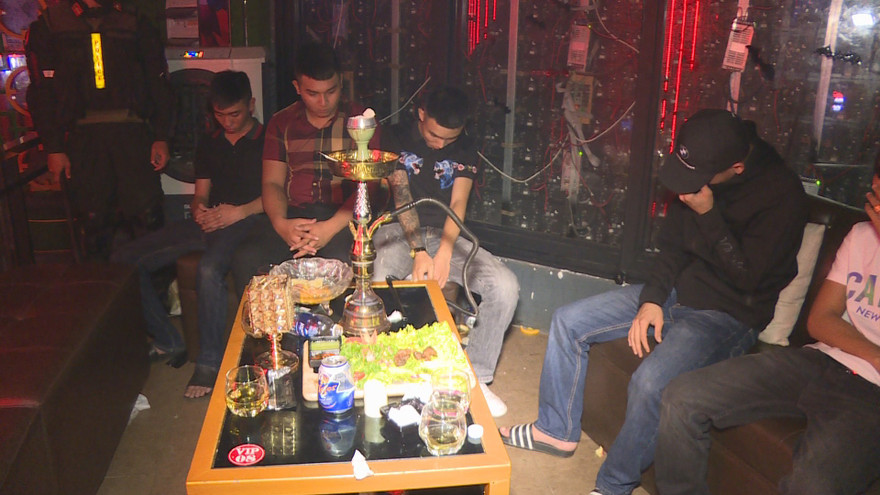 Hiện trường vụ đột kích bắt giữ nhiều tụ điểm ăn chơi