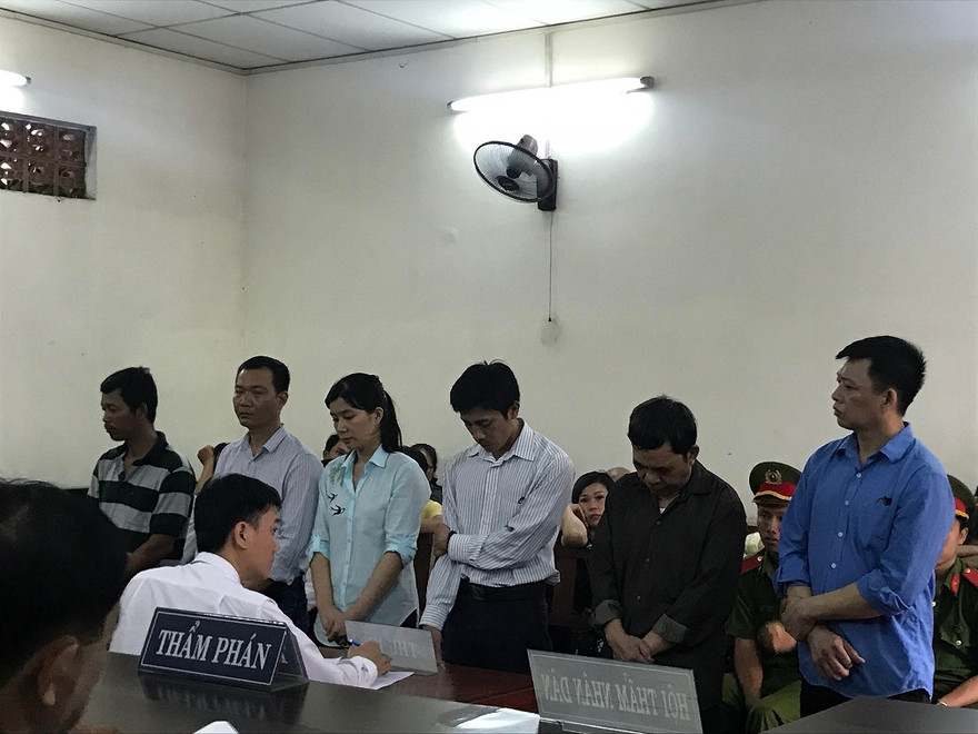 Ông Thi Danh hầu tòa, kéo theo dàn lãnh đạo quận Tân Phú bị kỷ luật. Ảnh: Tân Châu