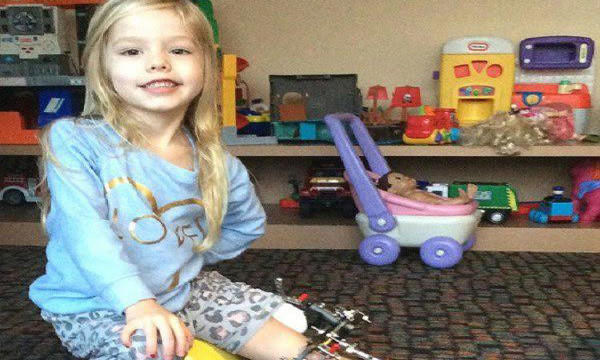 Elsie Moravek bị khuyết tật thiếu đầu mối xương đùi từ khi mới sinh.