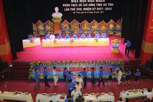 Các đại biểu bỏ phiếu bầu BCH nhiệm kỳ mới.