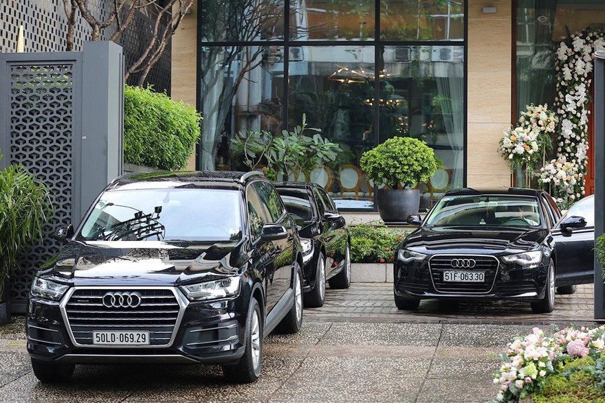 Dàn siêu xe nhà trai chuẩn bị lễ rước dâu hoa hậu Đặng Thu Thảo 