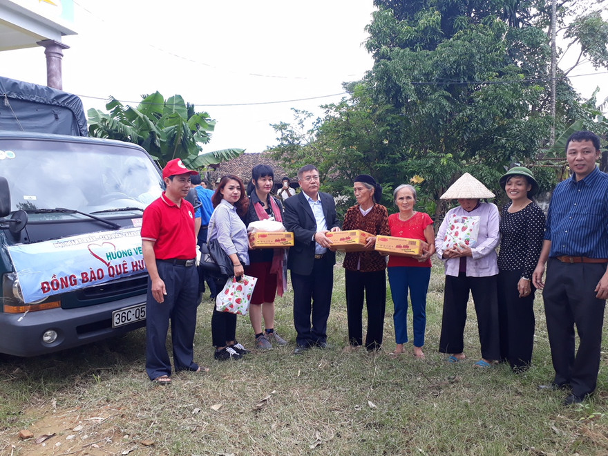 Hỗ trợ 1.200 suất quà cho người dân vùng lũ