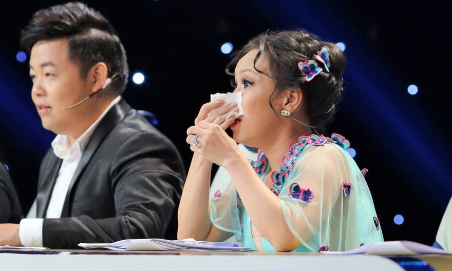 Thí sinh 9 tuổi khiến Việt Hương bật khóc trên ghế nóng