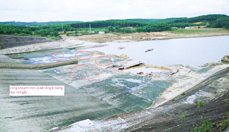 Khu vực tràn xả lũ nơi 2 nữ sinh lớp 7 đuối nước thương tâm chiều 30/10/2017.