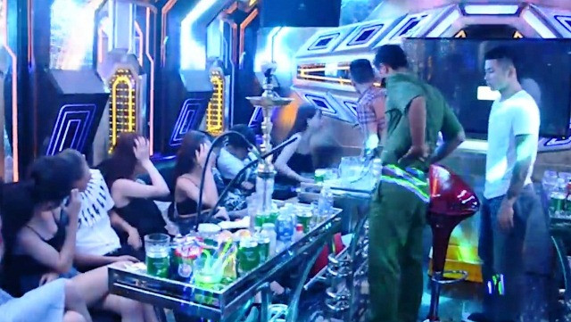 Đưa 82 dân 'bay' ở quán bar Sài Gòn đi cai nghiện