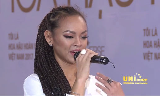 Mai Ngô khóc nức nở khi ban giám khảo Hoa hậu Hoàn vũ 2017 chất vấn.