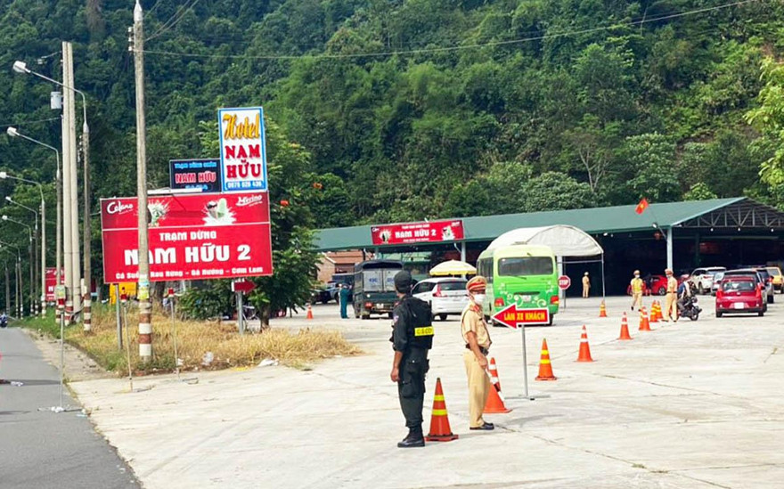 Một chốt kiểm soát trên quốc lộ 20