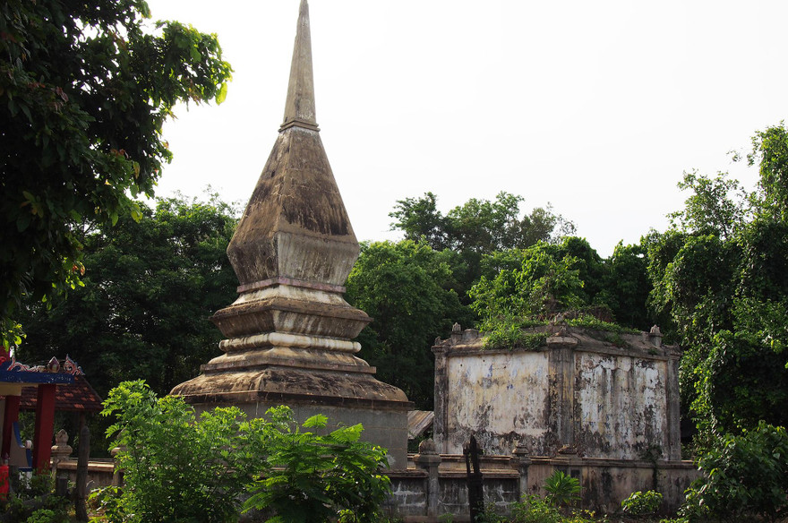 Nhà mồ của người bản địa Tây Nguyên