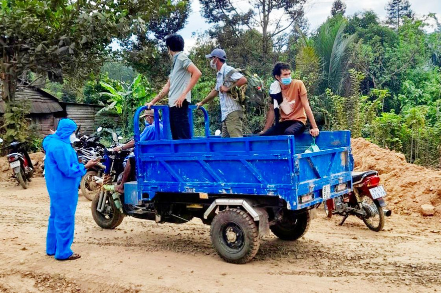 Đưa F0 ở vùng sâu vùng xa đến cơ sở điều trị