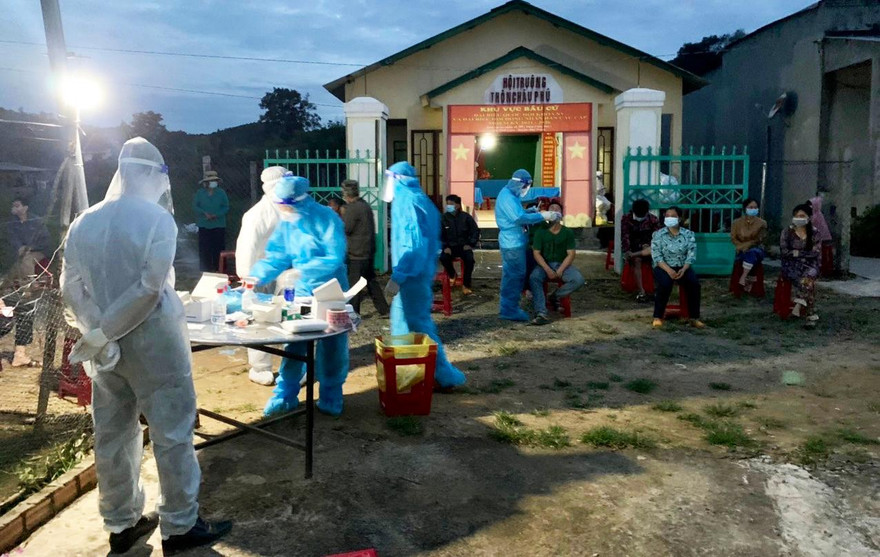  Khẩn trương xét nghiệm sàng lọc khu vực có người dương tính với SARS-CoV-2