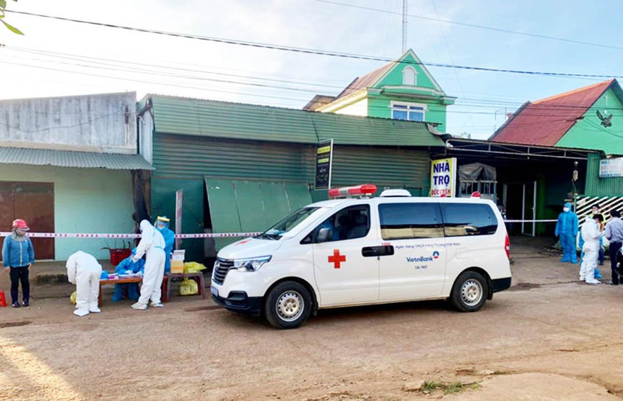  Truy vết tại ổ dịch ở xã Đạ Ròn 