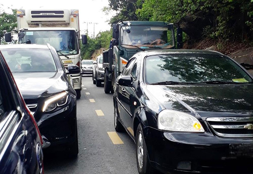 Kẹt xe trên đèo Bảo Lộc 