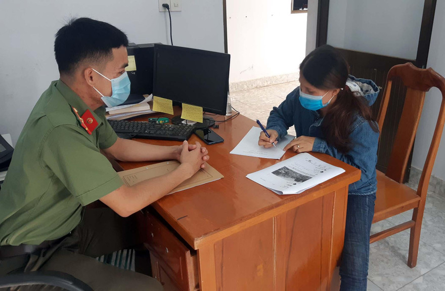 Bà N.T.L tại cơ quan công an