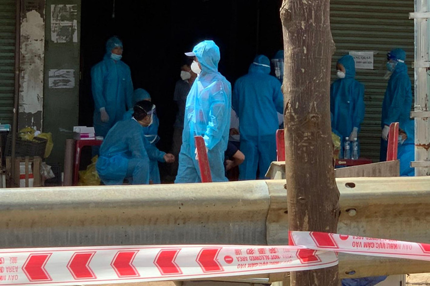 Khoanh vùng dập dịch tại xã Hiệp Thạnh