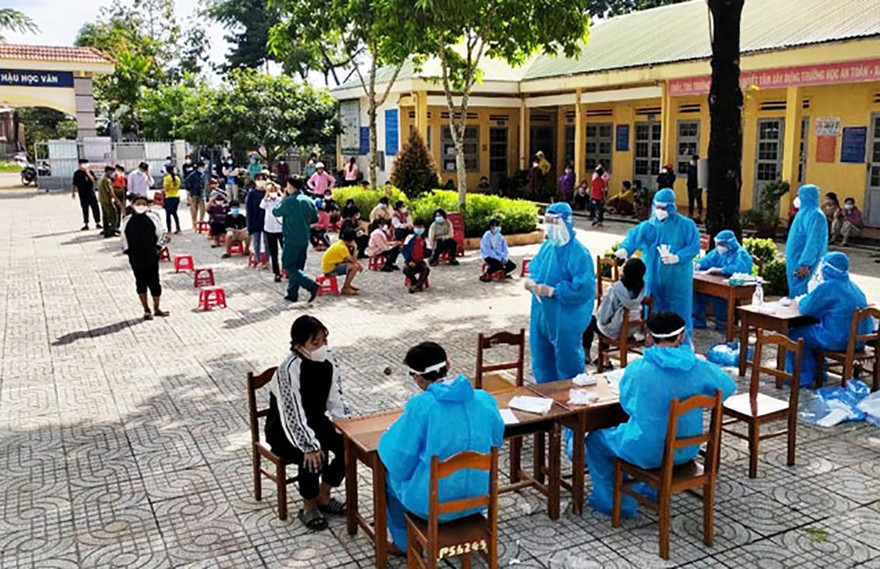 Sàng lọc SARS-CoV-2 tại trường THCS Đạ Oai