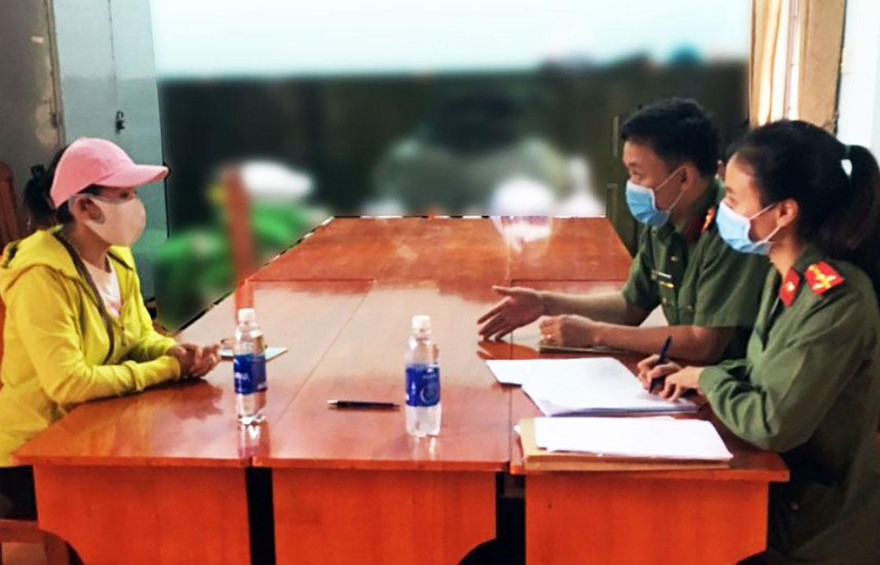 Bà N.T.T tại cơ quan công an