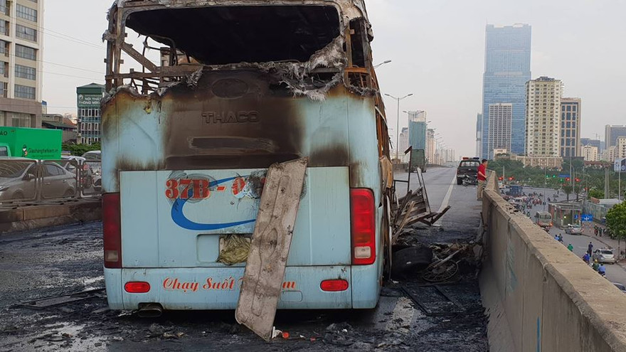 Sự việc kể trên xảy ra vào khoảng hơn 4h ngày 11/7, tại đường vành đai 3 trên cao hướng quận Thanh Xuân đi Cầu Giấy đoạn qua Siêu thị BigC (Hà Nội).