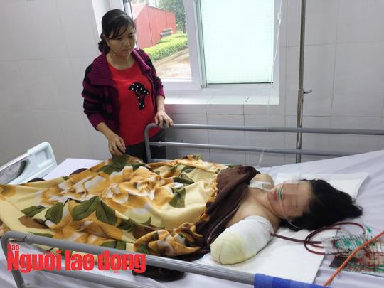 Các y bác sĩ buộc phải cưa bỏ cánh tay trái của cô giáo Tiền 