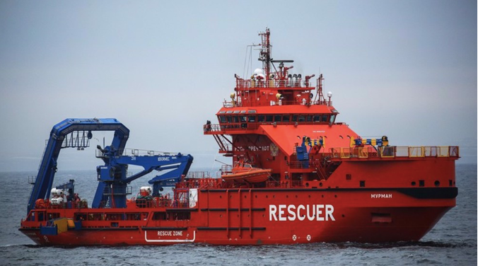 Một tàu cứu hộ trên vùng biển Barents