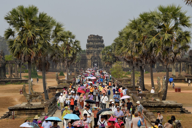 Khu đền Angkor Wat của Campuchia hồi còn nhộn nhịp du khách. (Ảnh: Asia Times)
