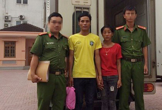 Hai đối tượng bị dẫn giải tại CQĐT.