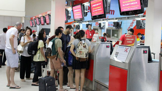 Thông tư mới của Bộ Giao thông Vận tải đang được kỳ vọng làm giảm bớt tình trạng chậm chuyến của các hãng hàng không trong thời gian gần đây. Ảnh: Anh Quân.