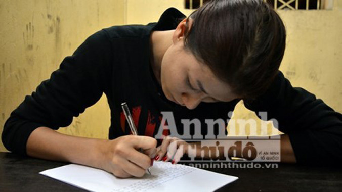 Trang Trần viết kiểm điểm.