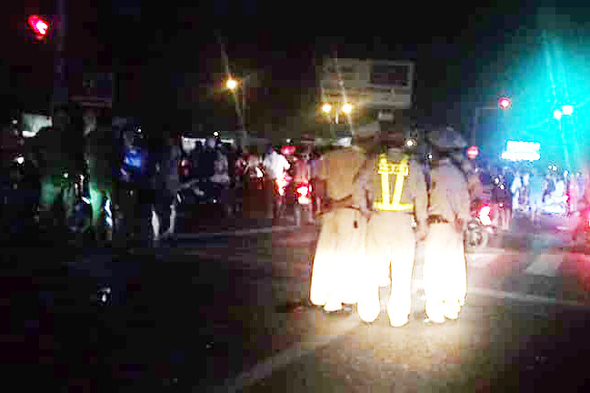 Lực lượng chức năng làm nhiệm vụ đảm bảo an minh trật tự trong vụ việc.