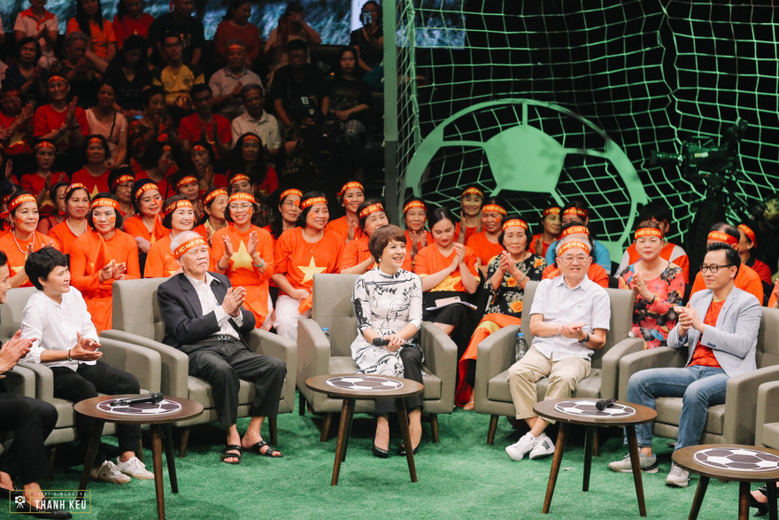 Dừng phát sóng "Quán Thanh xuân-Sân cỏ thanh xuân'