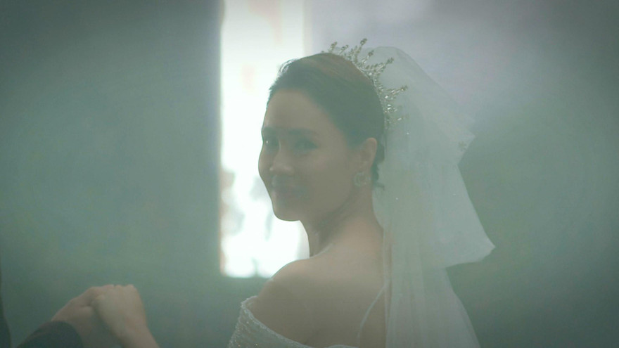 Hình ảnh Hồng Diễm xuất hiện trước đó gây tranh cãi là kết phim