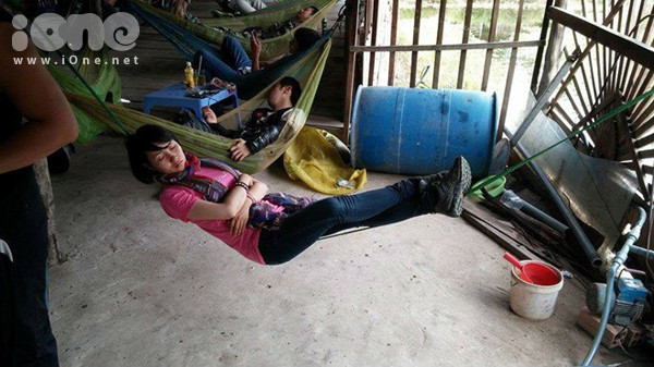 Bức ảnh cô gái ngủ trên dây hút hơn 170.000 lượt like chỉ sau thời gian ngắn.