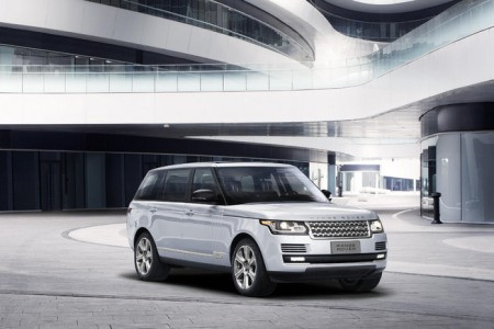 Lộ diện Range Rover Hybrid bản kéo dài