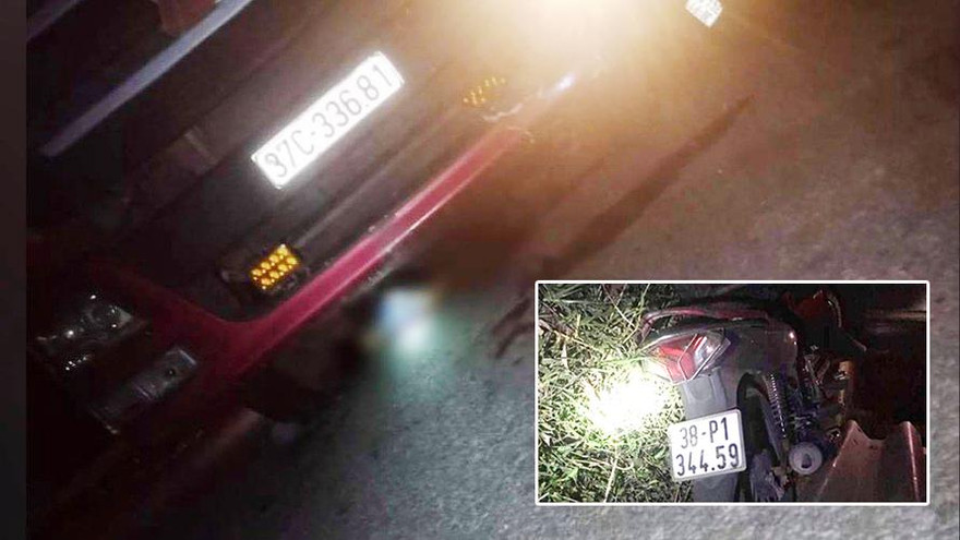 Hiện trường vụ tai nạn và chiếc xe máy của nạn nhân