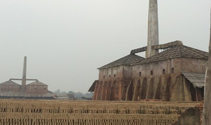 Nhõng lò gạch không phép hoạt động trên địa bàn huyện Sóc Sơn.