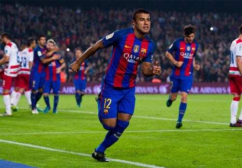 Rafinha mang về ba điểm trong thế trận giằng co cho Barca. Ảnh: Reuters.