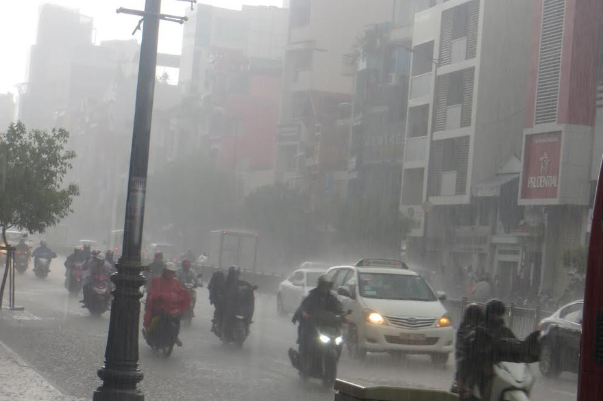 Mưa to trên nhiều tuyến phố