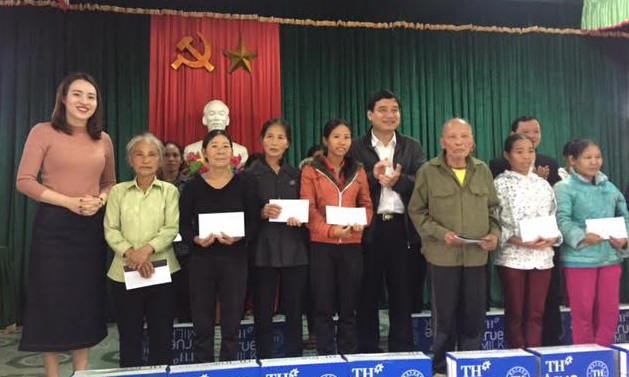 Tặng quà Tết cho người nghèo Nghệ An