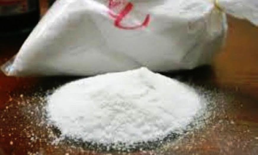 Sử dụng hàn the để tẩm, giữ tươi thịt lợn là hành vi bị cấm, nhưng hai hộ tiểu thương chợ Cầu Hai, huyện Phú Lộc, vẫn cố tình sử dụng. Ảnh minh họa.