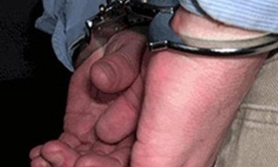 bị nghi chiếm đoạt tiền bảo biểm xã hội, 3 cán bộ xã bị bắt tạm giam. (Ảnh minh họa). 