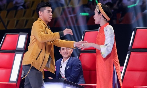 Khán giả ‘sốc’ khi Đông Nhi, Tóc Tiên, Noo Phước Thịnh ngồi ghế nóng The Voice 2017