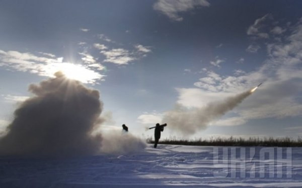 Lính Ukraine khai hỏa tên lửa vác vai giữa thao trường tuyết trắng