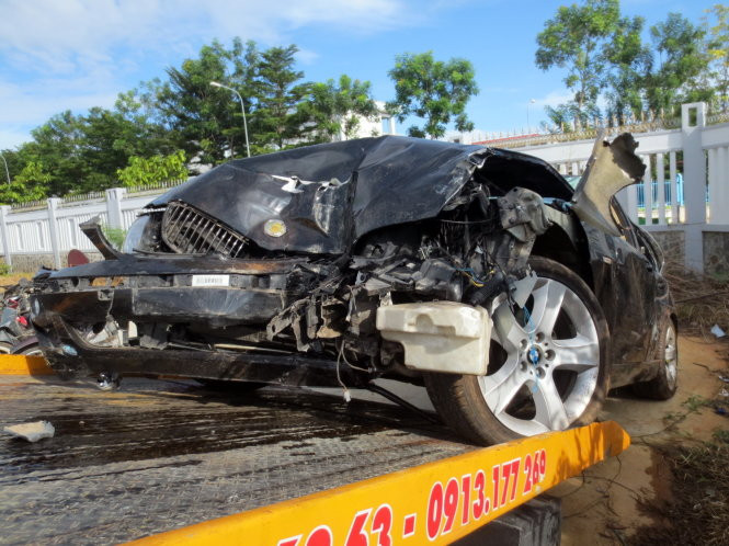 Chiếc xe gây tai nạn bẹp dúm