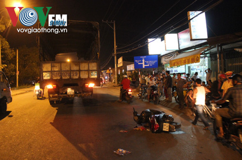 Hiện trường vụ tai nạn khiến bé gài tử vong tại chỗ.